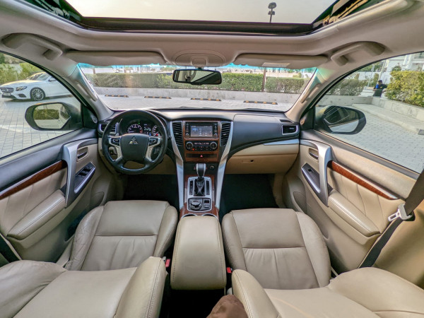 Mitsubishi Montero 2017/ White LHD Petrol AT SUV 4WD view 15