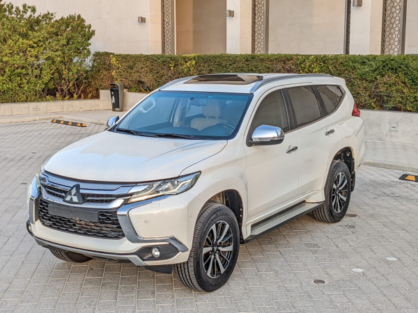 Mitsubishi Montero 2017/ White LHD Petrol AT SUV 4WD view 18