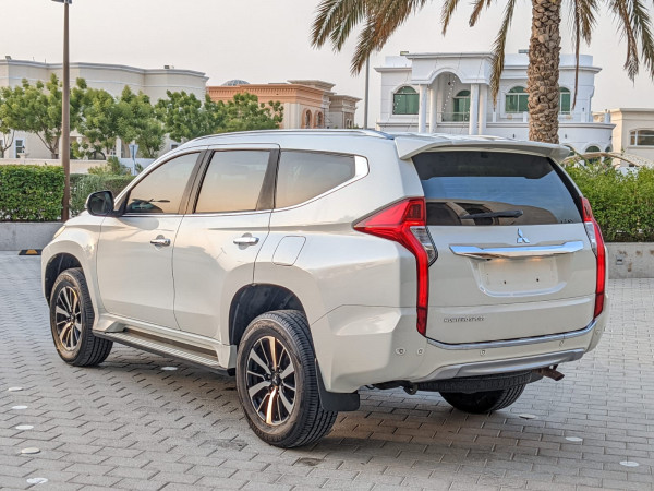Mitsubishi Montero 2017/ White LHD Petrol AT SUV 4WD view 20
