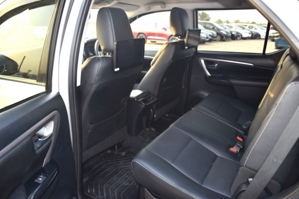 Toyota Fortuner 2021/ Silver RHD Diesel AT SUV 4WD view 5