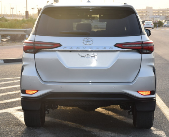 Toyota Fortuner 2021/ Silver RHD Diesel AT SUV 4WD view 16