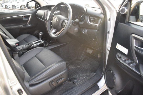 Toyota Fortuner 2021/ Silver RHD Diesel AT SUV 4WD view 19
