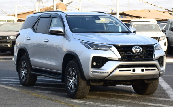 Toyota Fortuner 2021/ Silver RHD Diesel AT SUV 4WD view 20