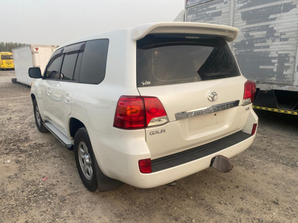 Toyota Land Cruiser 2013/ White LHD Diesel AT SUV 4WD view 2