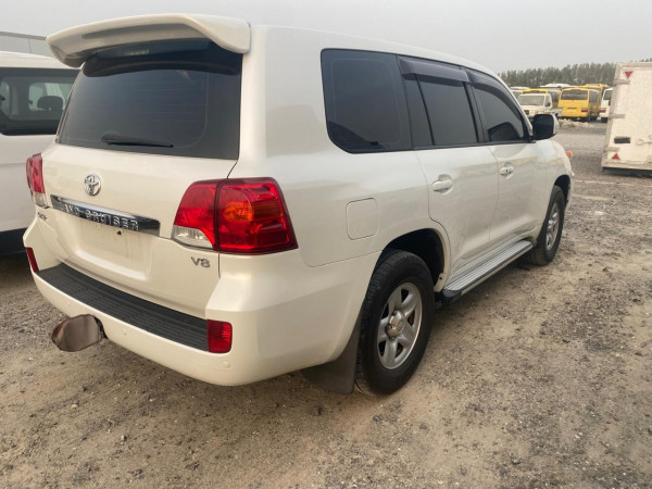 Toyota Land Cruiser 2013/ White LHD Diesel AT SUV 4WD view 3