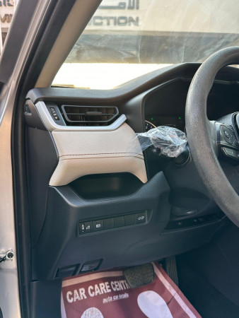 Toyota RAV 4 2019/ Silver LHD Petrol AT SUV Crossover 2WD view 5