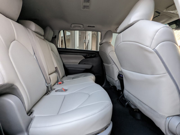 Toyota Highlander 2020/ White LHD Hybrid AT SUV 4WD view 2