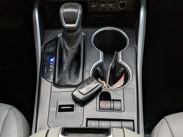 Toyota Highlander 2020/ White LHD Hybrid AT SUV 4WD view 13