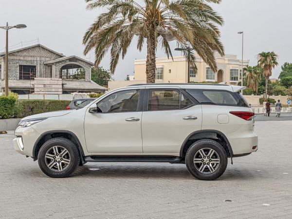 Toyota Fortuner 2016/ White LHD Petrol AT SUV 4WD view 10