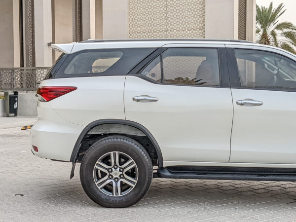 Toyota Fortuner 2016/ White LHD Petrol AT SUV 4WD view 15