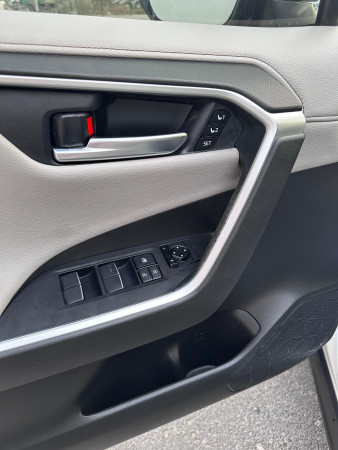 Toyota RAV 4 2020  White LHD Hybrid AT SUV Crossover 2WD view 19