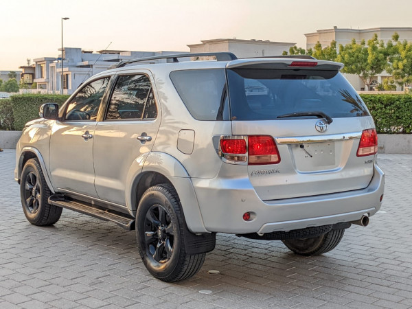 Toyota Fortuner 2008/ Silver LHD Petrol AT SUV 4WD view 3