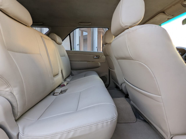 Toyota Fortuner 2008/ Silver LHD Petrol AT SUV 4WD view 8