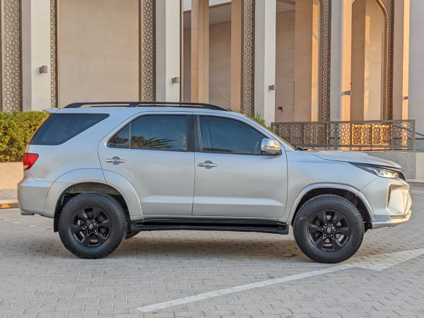 Toyota Fortuner 2008/ Silver LHD Petrol AT SUV 4WD view 15