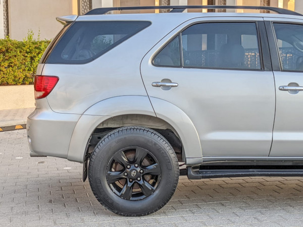 Toyota Fortuner 2008/ Silver LHD Petrol AT SUV 4WD view 16