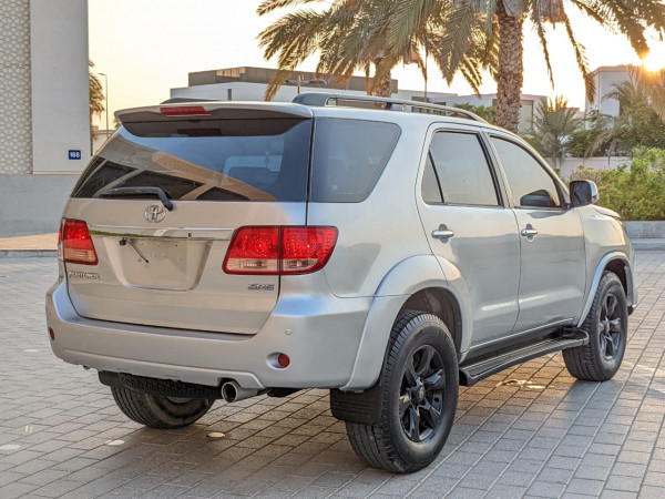 Toyota Fortuner 2008/ Silver LHD Petrol AT SUV 4WD view 17