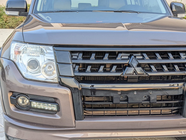 Mitsubishi Pajero 2016  Brown LHD Petrol AT SUV 4WD view 2