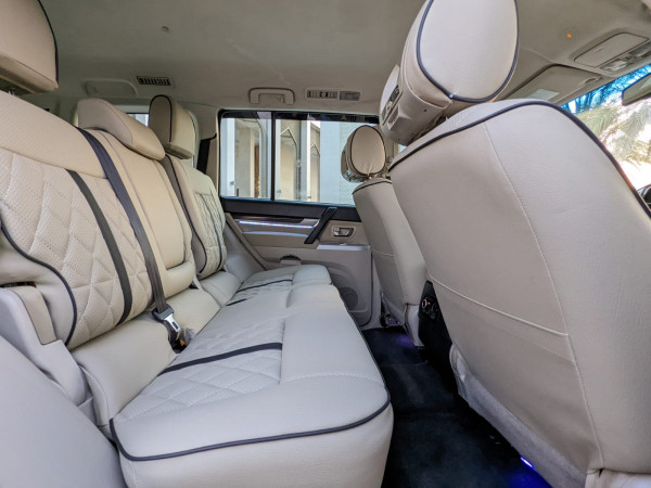 Mitsubishi Pajero 2016  Brown LHD Petrol AT SUV 4WD view 4