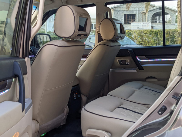 Mitsubishi Pajero 2016  Brown LHD Petrol AT SUV 4WD view 7