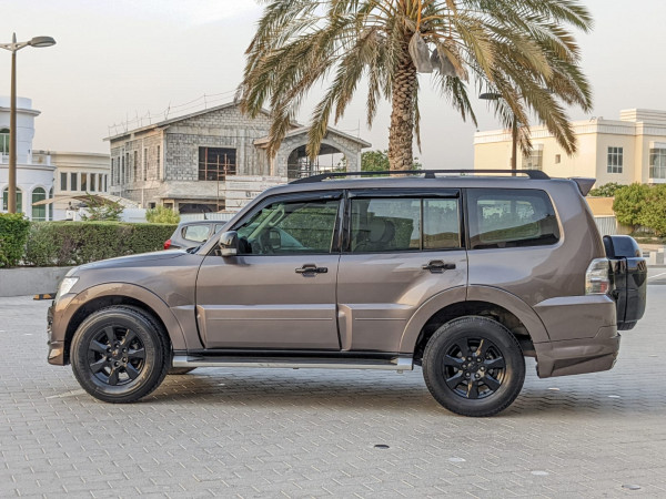 Mitsubishi Pajero 2016  Brown LHD Petrol AT SUV 4WD view 12