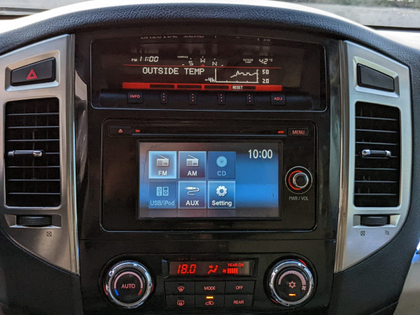 Mitsubishi Pajero 2016  Brown LHD Petrol AT SUV 4WD view 15