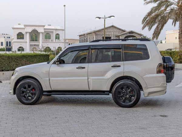 Mitsubishi Pajero 2016/ White LHD Petrol AT SUV 4WD