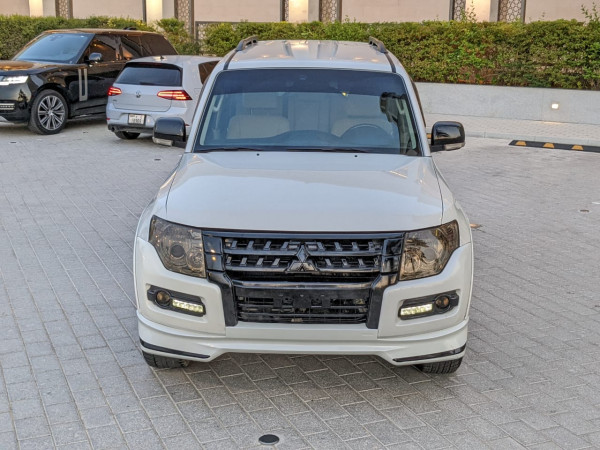Mitsubishi Pajero 2016/ White LHD Petrol AT SUV 4WD view 2