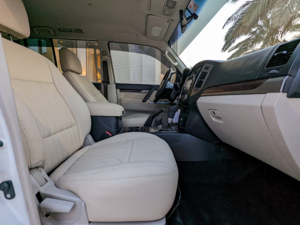 Mitsubishi Pajero 2016/ White LHD Petrol AT SUV 4WD view 4