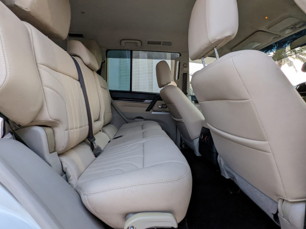 Mitsubishi Pajero 2016/ White LHD Petrol AT SUV 4WD view 5