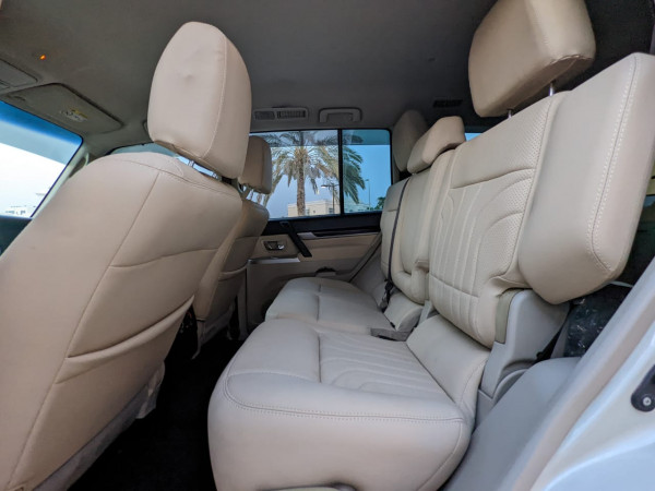 Mitsubishi Pajero 2016/ White LHD Petrol AT SUV 4WD view 6