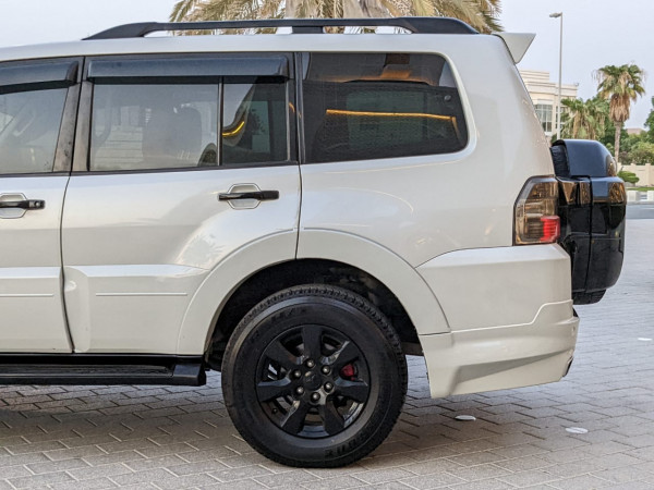Mitsubishi Pajero 2016/ White LHD Petrol AT SUV 4WD view 7
