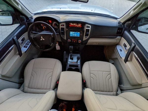 Mitsubishi Pajero 2016/ White LHD Petrol AT SUV 4WD view 8