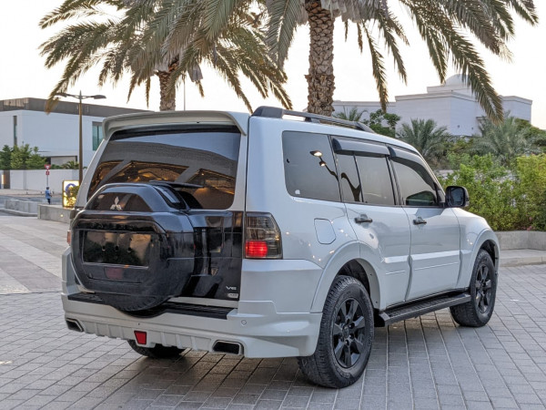 Mitsubishi Pajero 2016/ White LHD Petrol AT SUV 4WD view 14