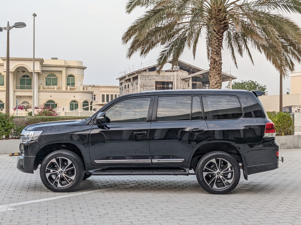Toyota Land Cruiser 2019  Black LHD Petrol AT SUV 4WD