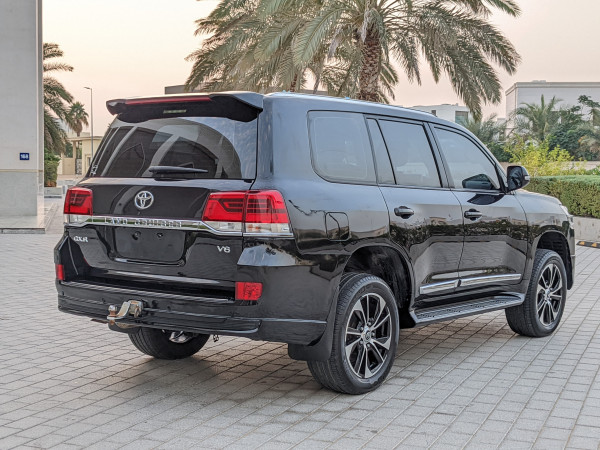Toyota Land Cruiser 2019  Black LHD Petrol AT SUV 4WD view 2
