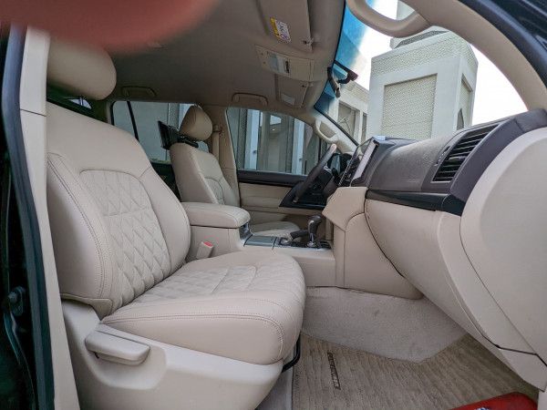 Toyota Land Cruiser 2019  Black LHD Petrol AT SUV 4WD view 5