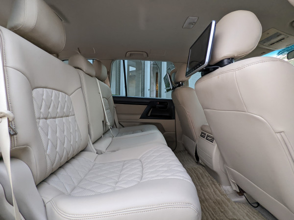 Toyota Land Cruiser 2019  Black LHD Petrol AT SUV 4WD view 8