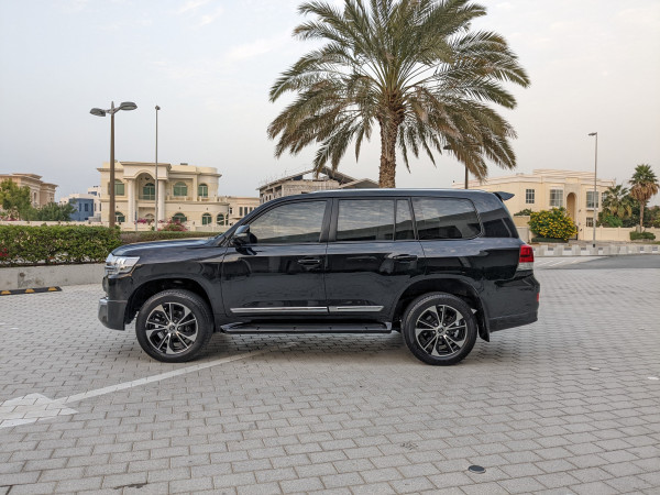 Toyota Land Cruiser 2019  Black LHD Petrol AT SUV 4WD view 17