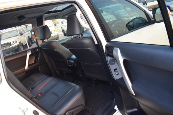 Toyota LAND CRUISER PRADO 2017  White RHD Diesel AT SUV 4WD view 7