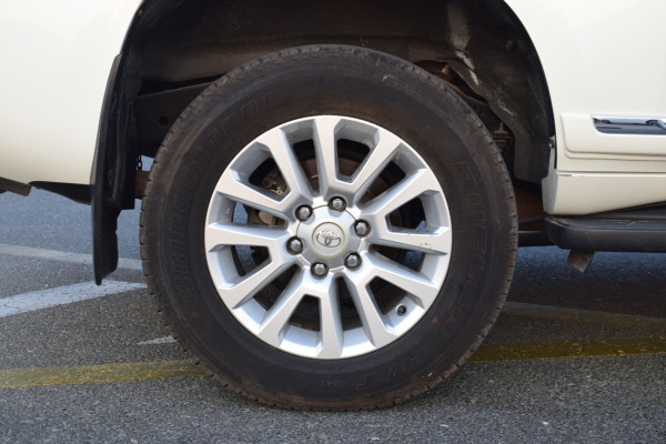 Toyota LAND CRUISER PRADO 2017  White RHD Diesel AT SUV 4WD view 8