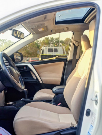 Toyota RAV 4 2014  White LHD Petrol AT SUV Crossover 2WD view 7