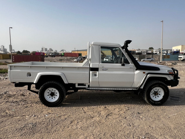 Toyota Land Cruiser Pickup 2016  White RHD Diesel MT Pickup 4WD view 6