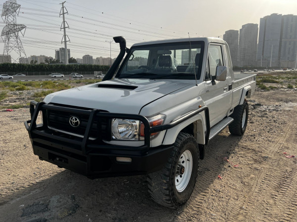 Toyota Land Cruiser Pickup 2016  White RHD Diesel MT Pickup 4WD view 9