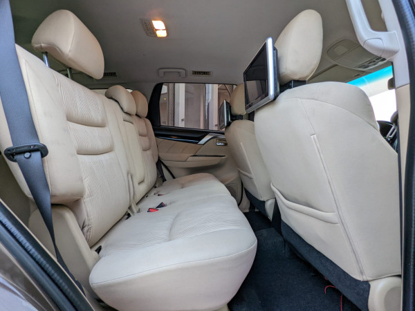 Mitsubishi Montero 2017/ Brown LHD Petrol AT SUV 2WD view 2