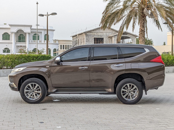 Mitsubishi Montero 2017/ Brown LHD Petrol AT SUV 2WD view 12