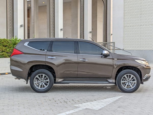 Mitsubishi Montero 2017/ Brown LHD Petrol AT SUV 2WD view 16