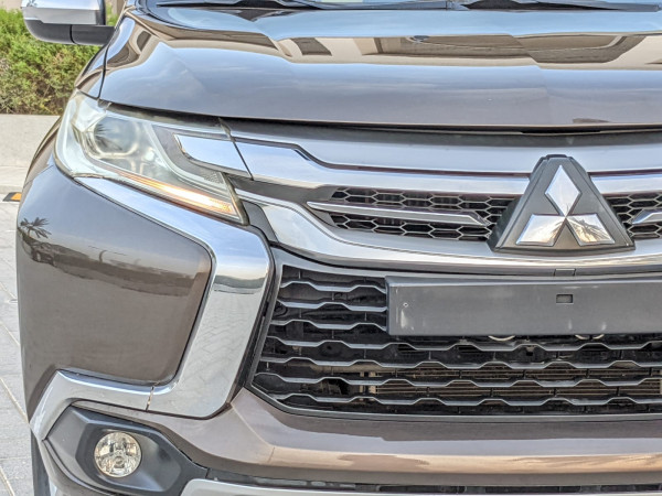 Mitsubishi Montero 2017/ Brown LHD Petrol AT SUV 2WD view 17