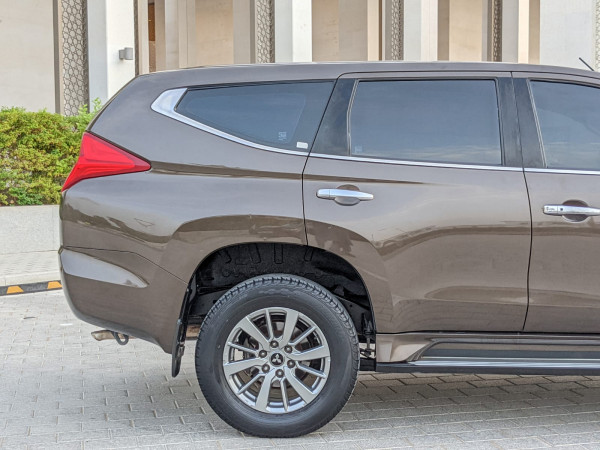 Mitsubishi Montero 2017/ Brown LHD Petrol AT SUV 2WD view 18