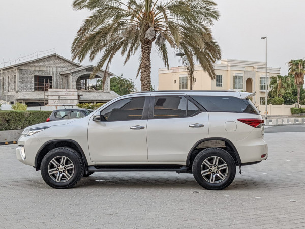 Toyota Fortuner 2016  White LHD Petrol AT SUV 4WD