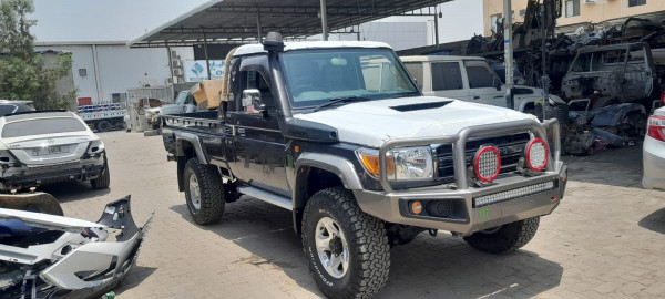 Toyota Land Cruiser Pickup 2017  Grey RHD Diesel MT Pickup 4WD view 4
